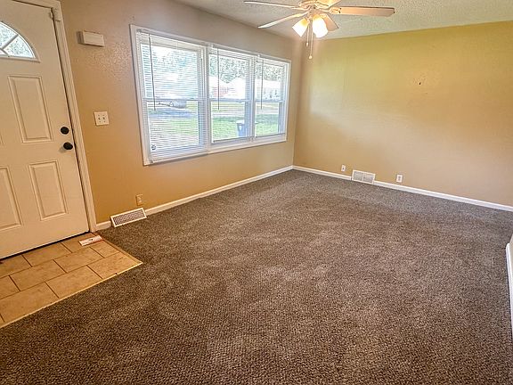 3rd image of 11409 Crystal Ave