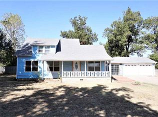 207 Kaw St, Perry, OK 73077