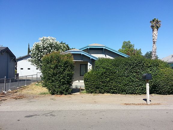 3rd image of 2048 N Sutro Ave