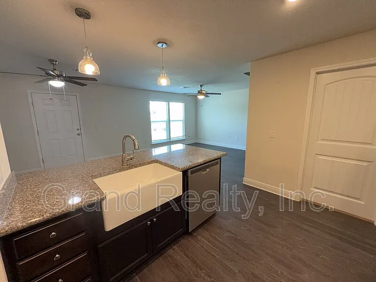 5033 Peach Dr — Photo 5