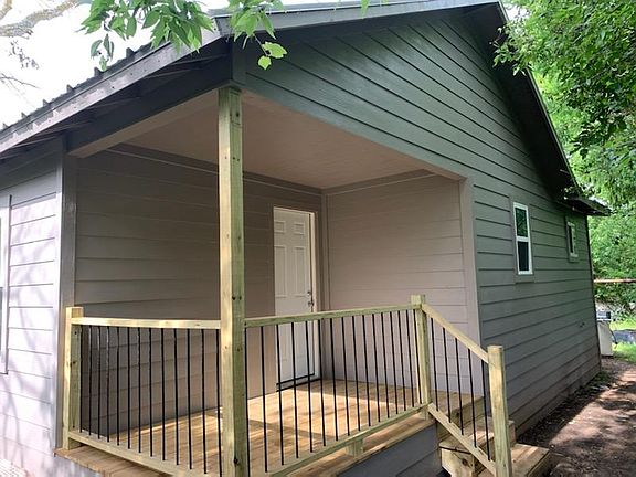 3rd image of 704 SE 13th St
