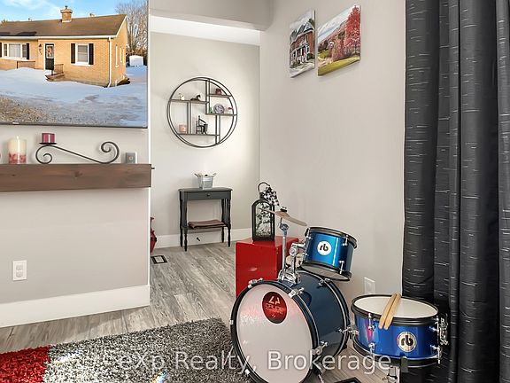 4th image of 408 McNab St