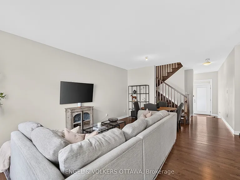 33 Focality Cres — Photo 9