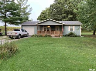 320 Peach St, Kinmundy, IL 62854