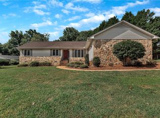 1402 Stonehurst Dr, Anderson, SC 29621