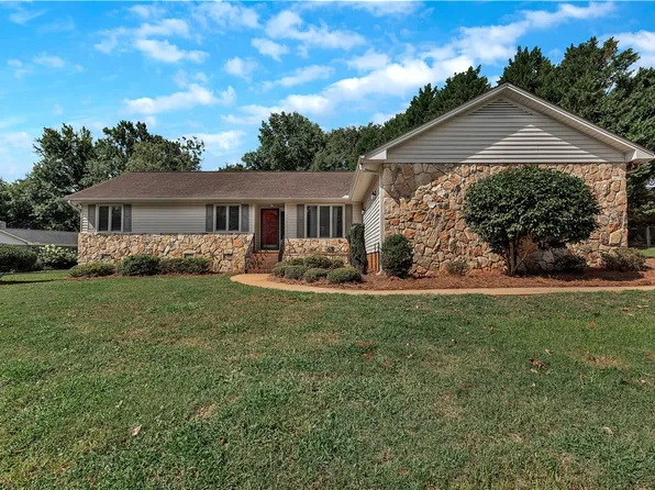 1402 Stonehurst Dr, Anderson, SC 29621