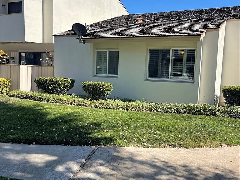 341 Meadow Ct — Photo 1