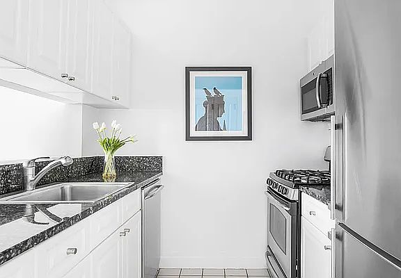 4th image of 400 E 90th St APT 16F