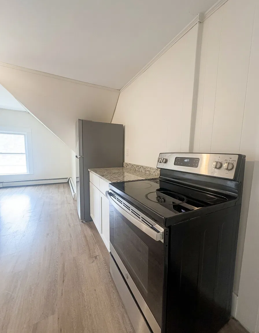 2 bed, $2,050 — Photo 3