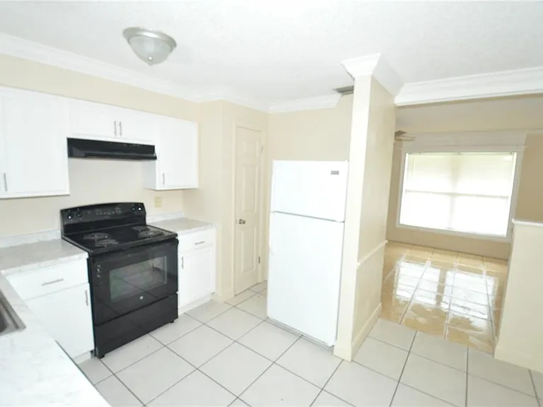 1624 Merrick Rd — Photo 6