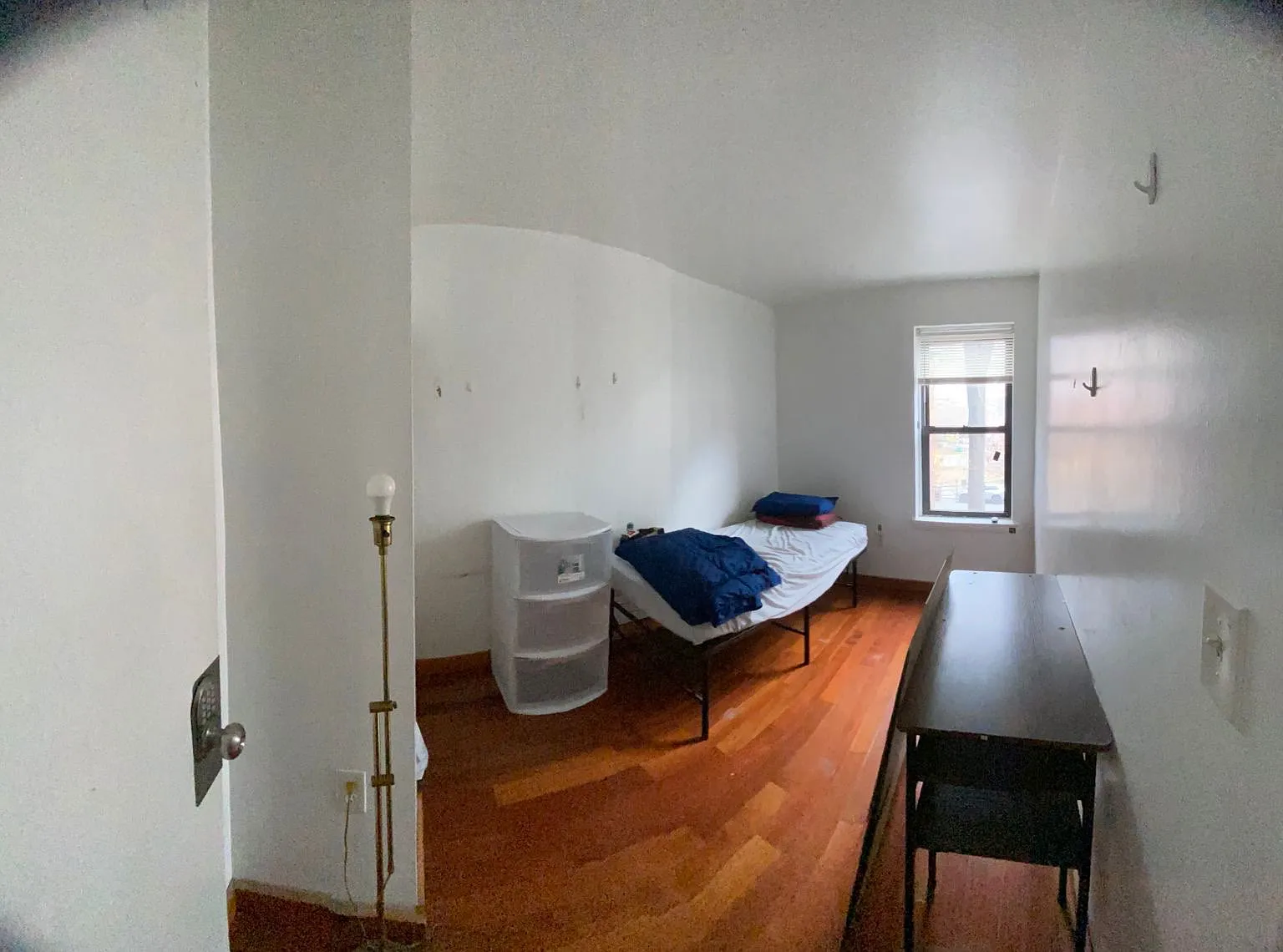 3 bed, 900 sqft, $3,300 — Photo 4
