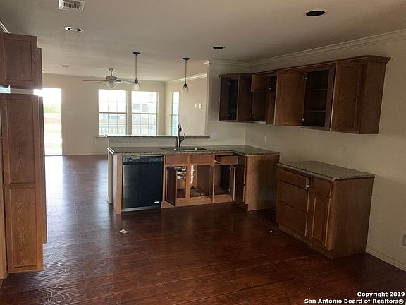 5th image of 704 S Butler St