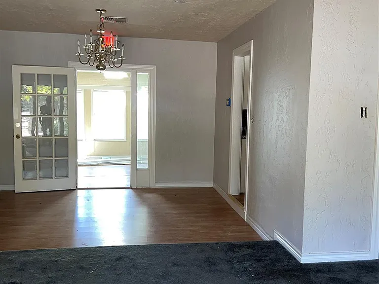 411 E Alabama St — Photo 23