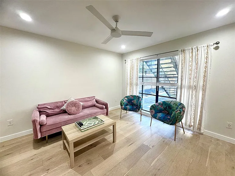 400 E 30th St #101 — Photo 14