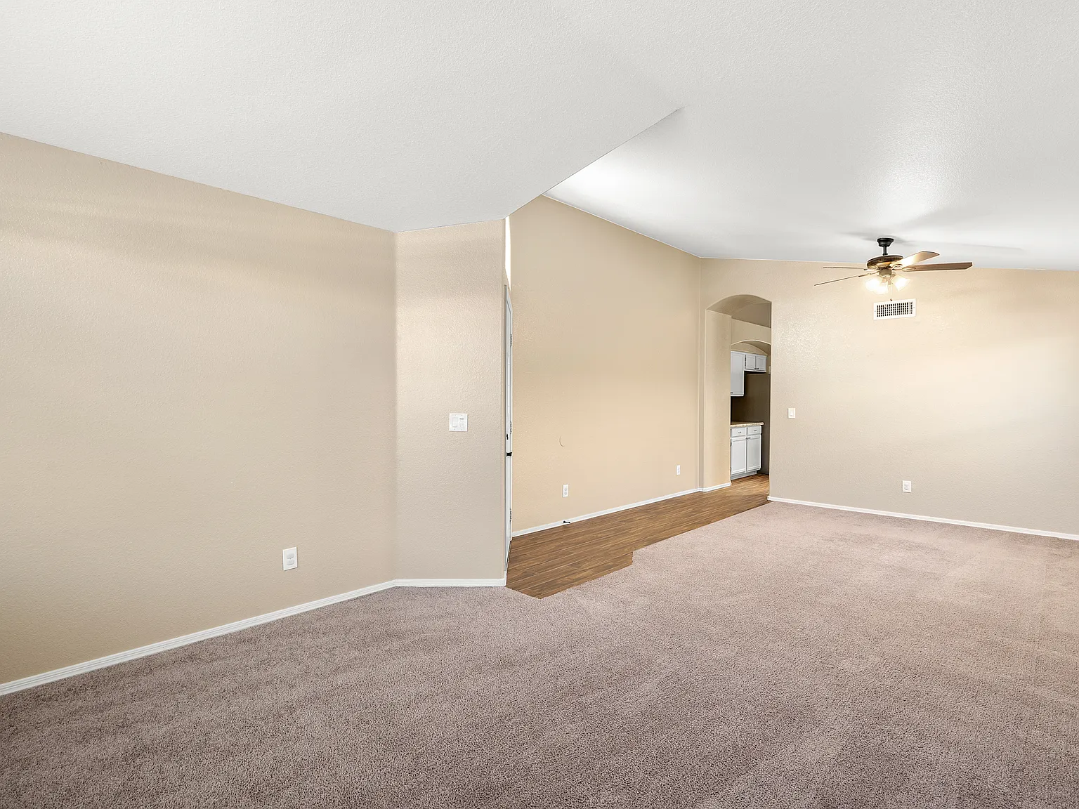 4 bed, 1968 sqft, $2,500 — Photo 4