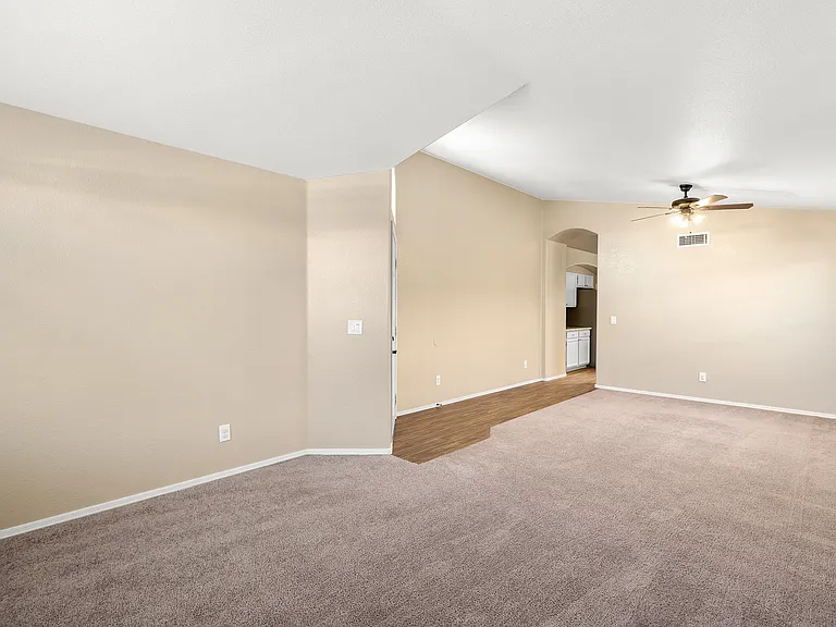7936 W Taro Ln — Photo 4