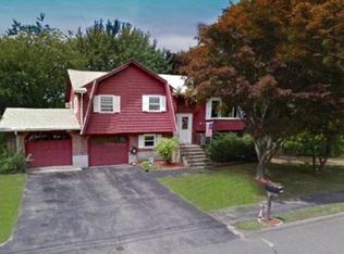 4 Lee Rd, Woburn, MA 01801