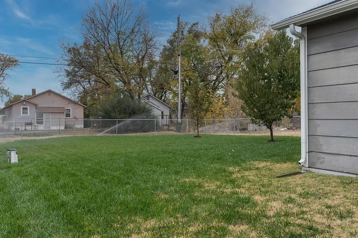 3 bed, 1500 sqft, $1,300 — Photo 3
