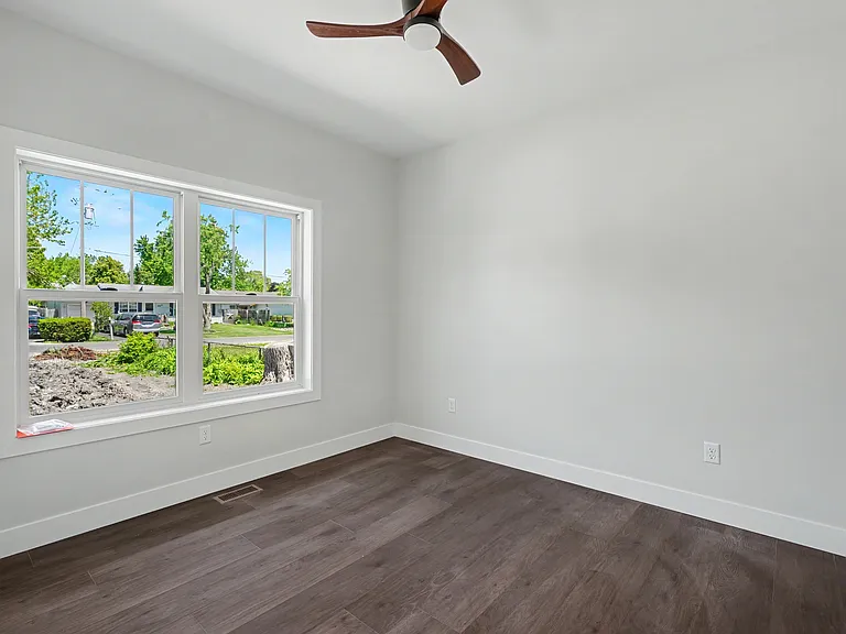 405 E Larmon St — Photo 9