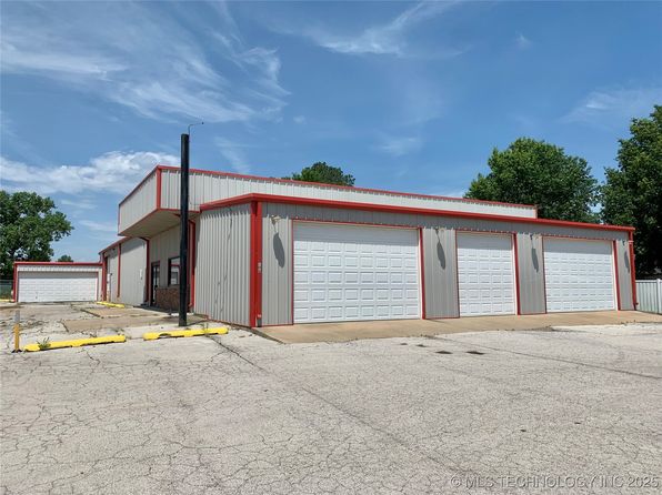 106 N Lombard Ln
