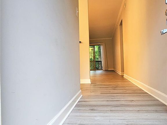 3rd image of 1513 E Franklin St #D