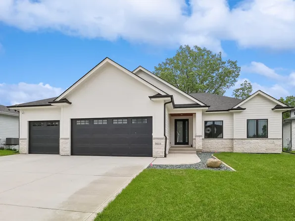 5011 153rd St, Urbandale, IA 50323