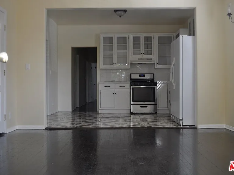 1818 1/2 S La Brea Ave — Photo 2