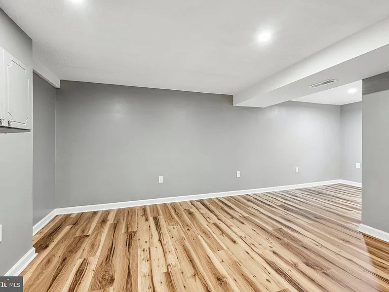 7200 Vellex Ln — Photo 32