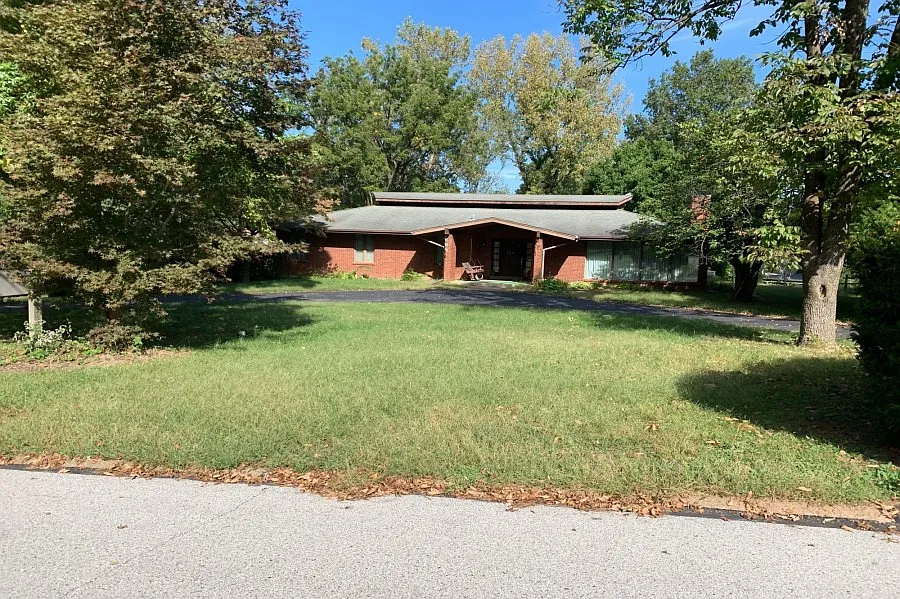 151 Kings Dr photo 1