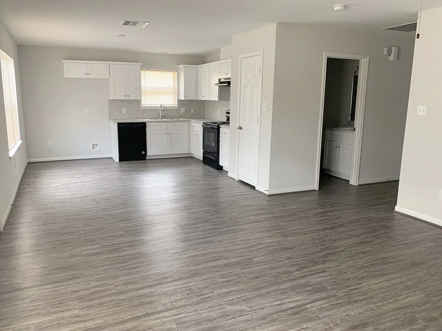 **Coming Soon** 7801 Angus St - Ask About Our No Security Deposit Option! — Photo 2