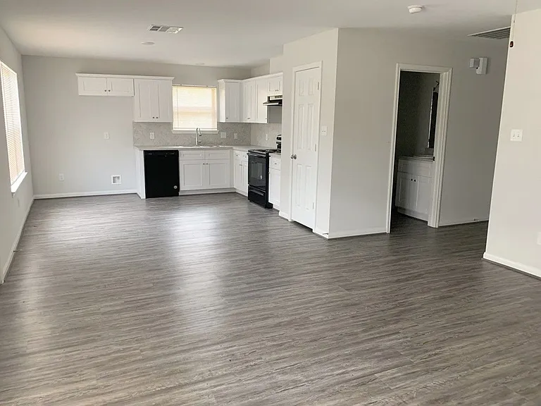 7801 Angus St — Photo 2