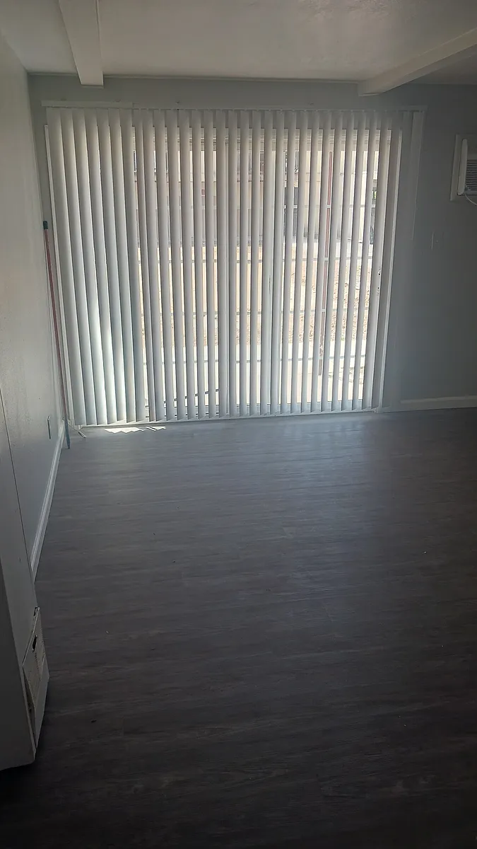 Building Photo - 134 S Pritchard Ave #12