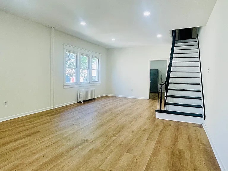 65 S Gates Ave — Photo 5