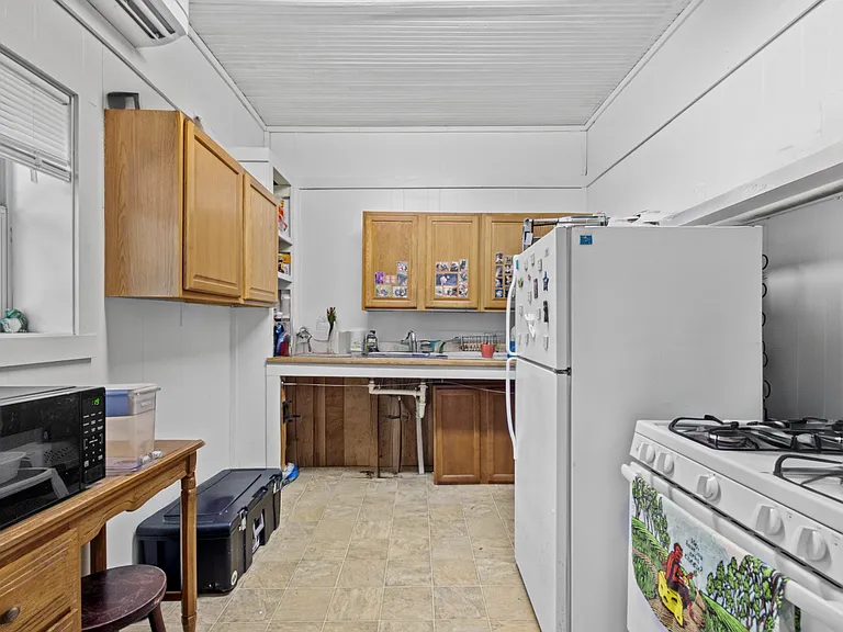 527 W San Antonio St #7 — Photo 6