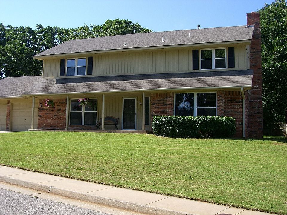 Crisp and Clean! Outside street view