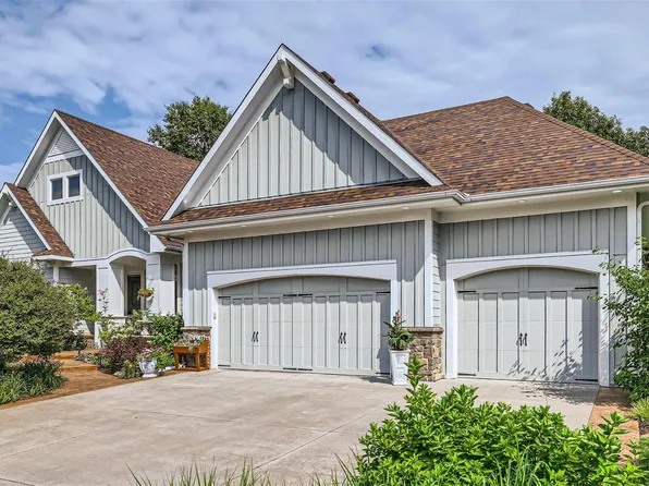 884 Fox Holw, Lino Lakes, MN 55014