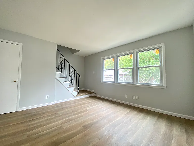 105 Burgher Ave #1R — Photo 3