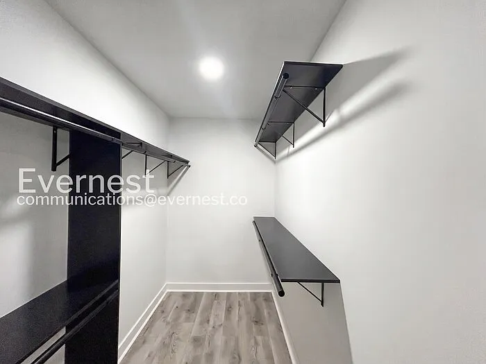 1621 Locust St — Photo 17