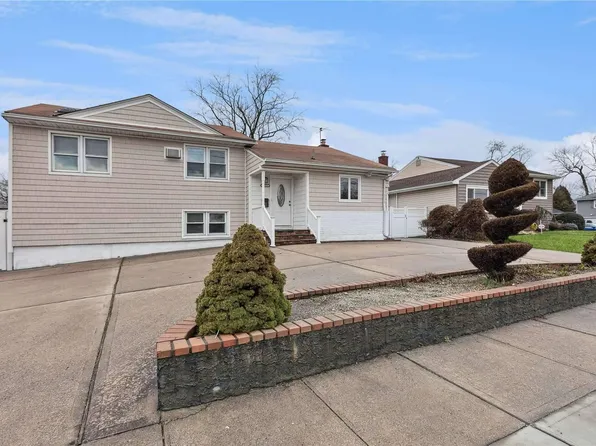 1575 Prospect Avenue, East Meadow, NY 11554