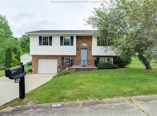 5005 Harriet Ct, Hurricane, WV 25526