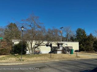 26 Washington St, Howell, NJ 07731