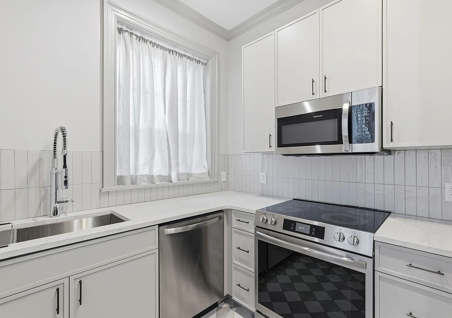 124 E McDonough St — Photo 1