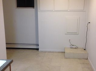 114 Evans St APT 3C, Iowa City, IA 52245