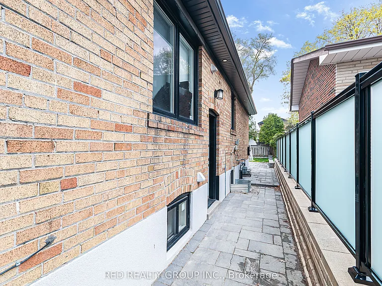 156 Richard Clark Dr — Photo 3