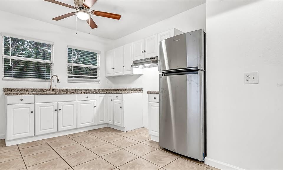 1st image of 739 27th Ave W #739