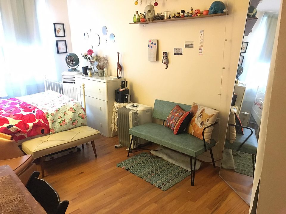1st image of 303 E 5th St APT 1A