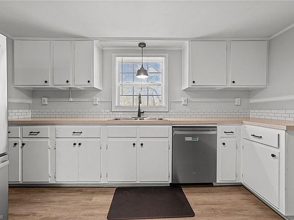 2nd image of 1902 W Lexington Ave