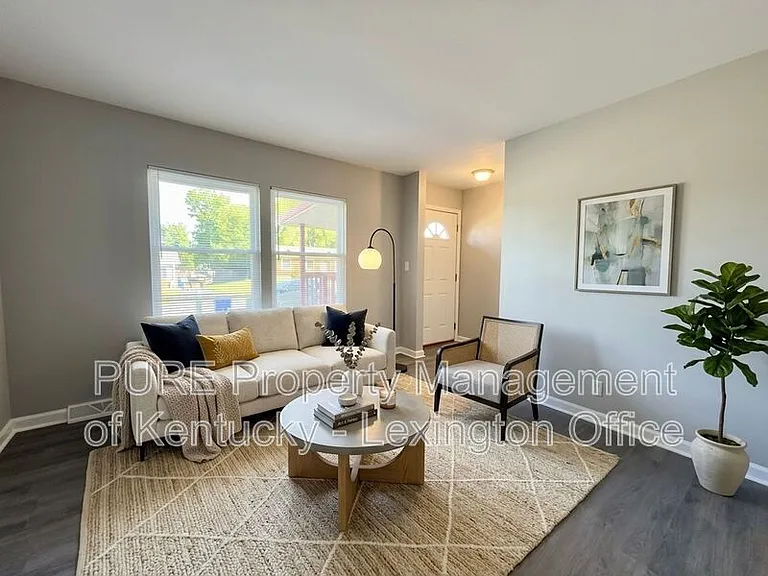 2408 Shandon Dr — Photo 6