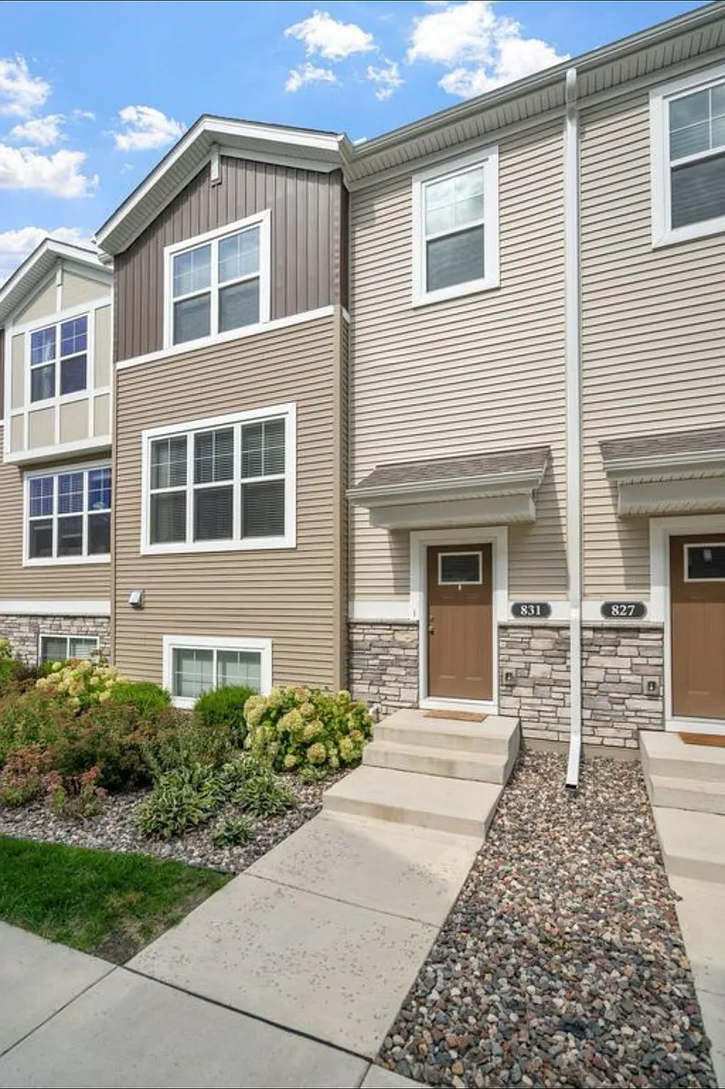 Building Photo - 832 Roselyn Dr #831