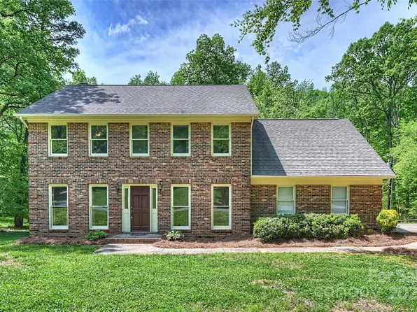 920 Autumnwood Ln, Charlotte, NC 28213